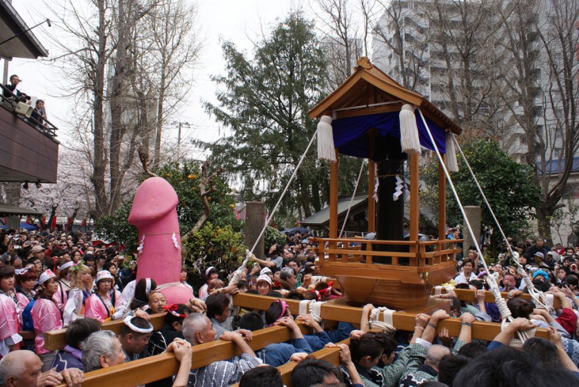 F_KanaKukui_JPN_Kanamara_Mikoshi.jpg